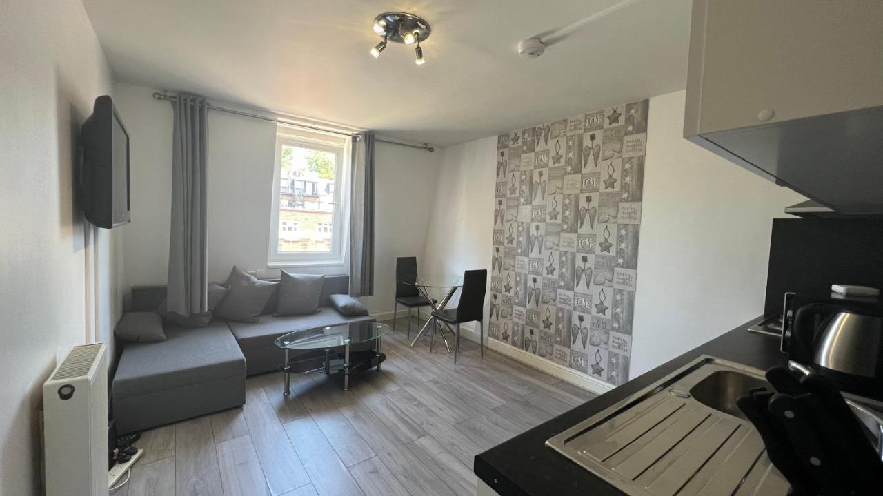 Comfy 2 Bedroom Apartments - Finchley Road, ลอนดอน ภายนอก รูปภาพ