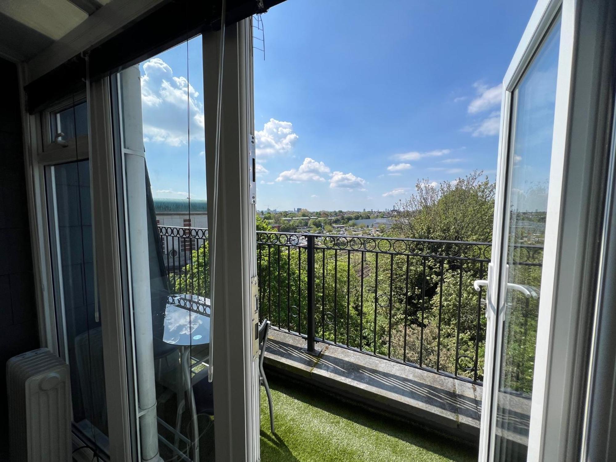 Comfy 2 Bedroom Apartments - Finchley Road, ลอนดอน ภายนอก รูปภาพ