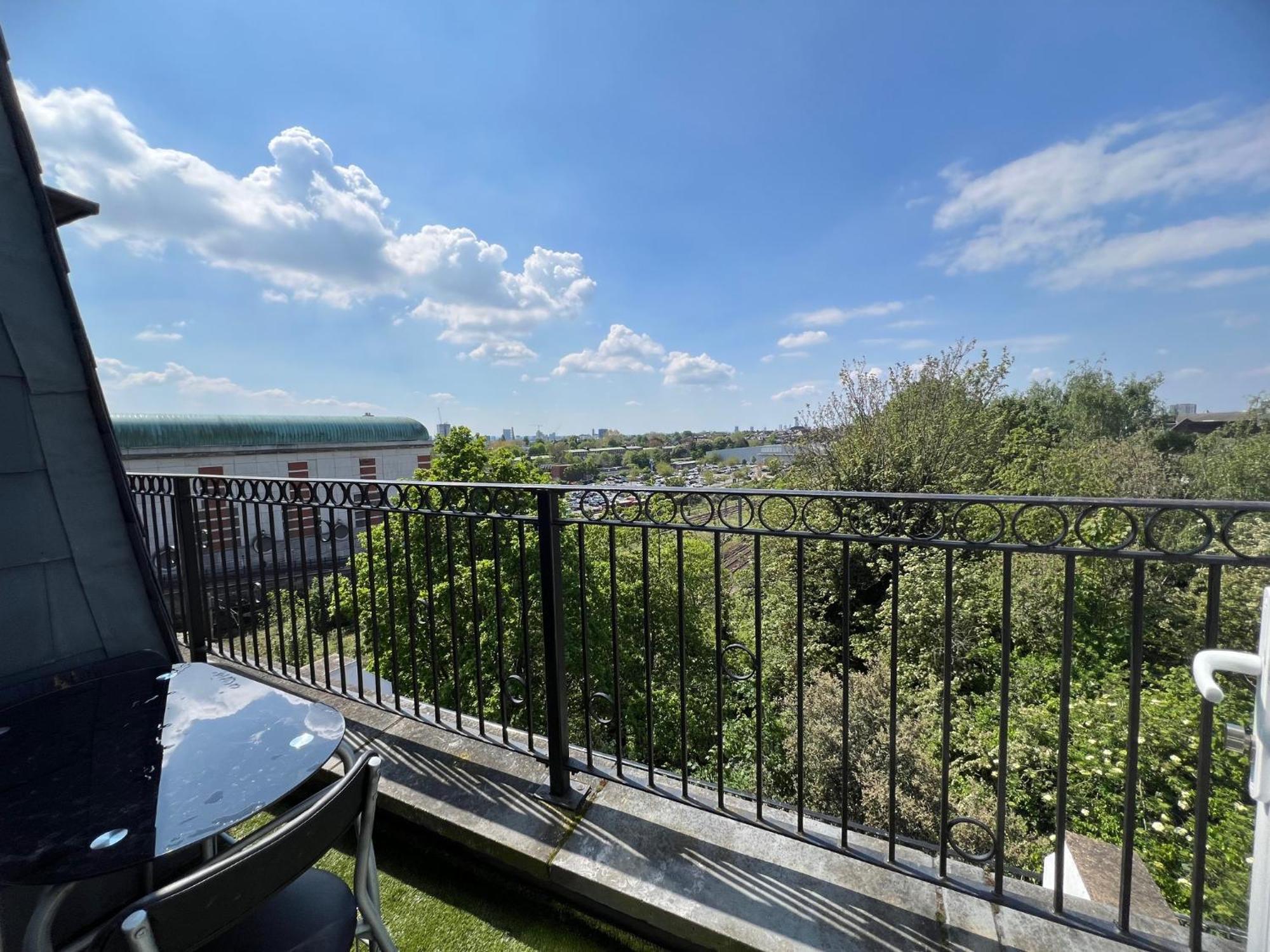 Comfy 2 Bedroom Apartments - Finchley Road, ลอนดอน ภายนอก รูปภาพ